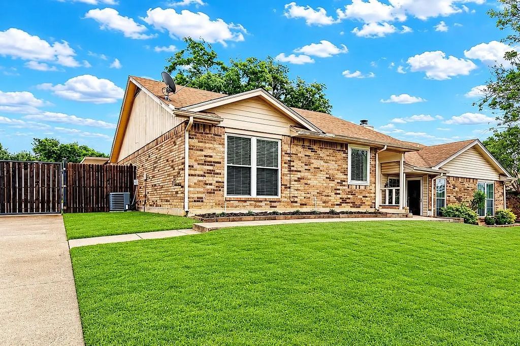 3000 Timothy Lane, Euless