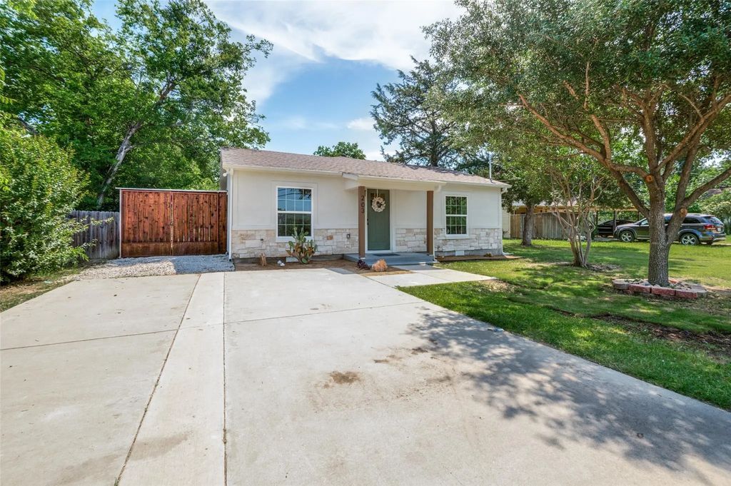 203 S Waxahachie Street, Mansfield