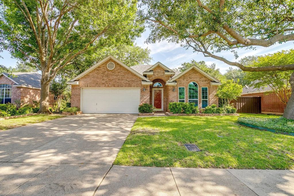 108 Hollywood Boulevard, Euless