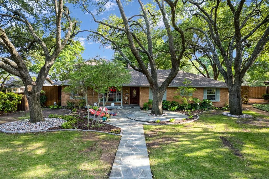 911 Saint Lukes Drive, Richardson