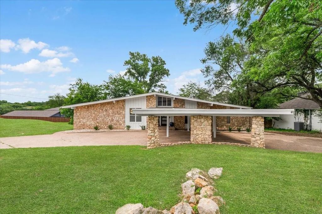 1905 Dakar Road E, Fort Worth