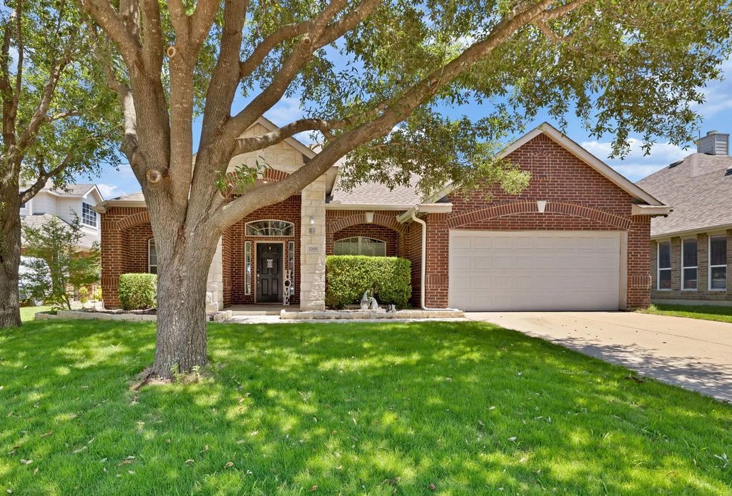 1308 Parkside Drive, Mansfield