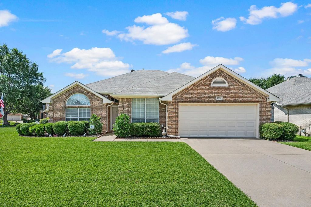 2732 Crystal Glenn Circle, Hurst