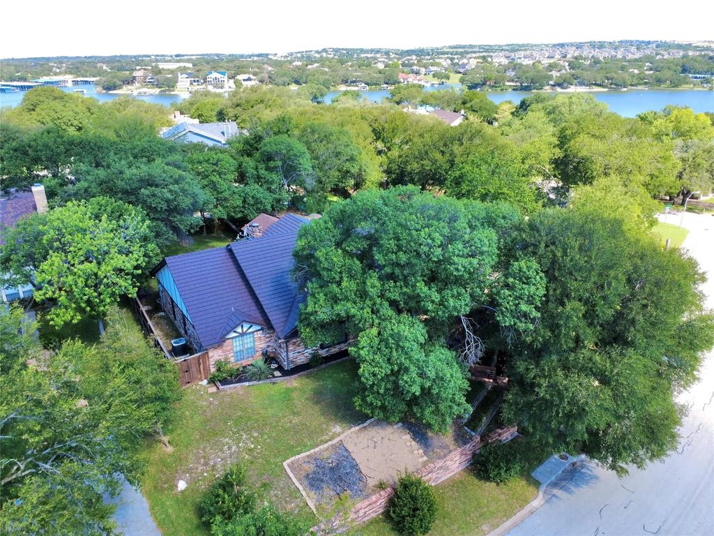 8929 Crosswind Drive, Fort Worth