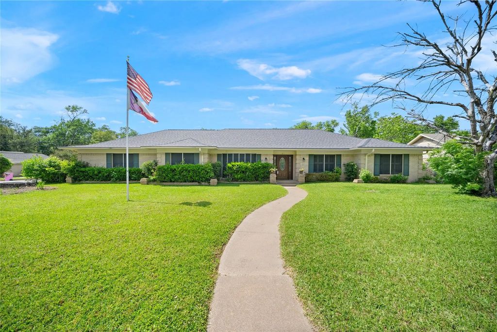811 Trenton Drive, Tyler