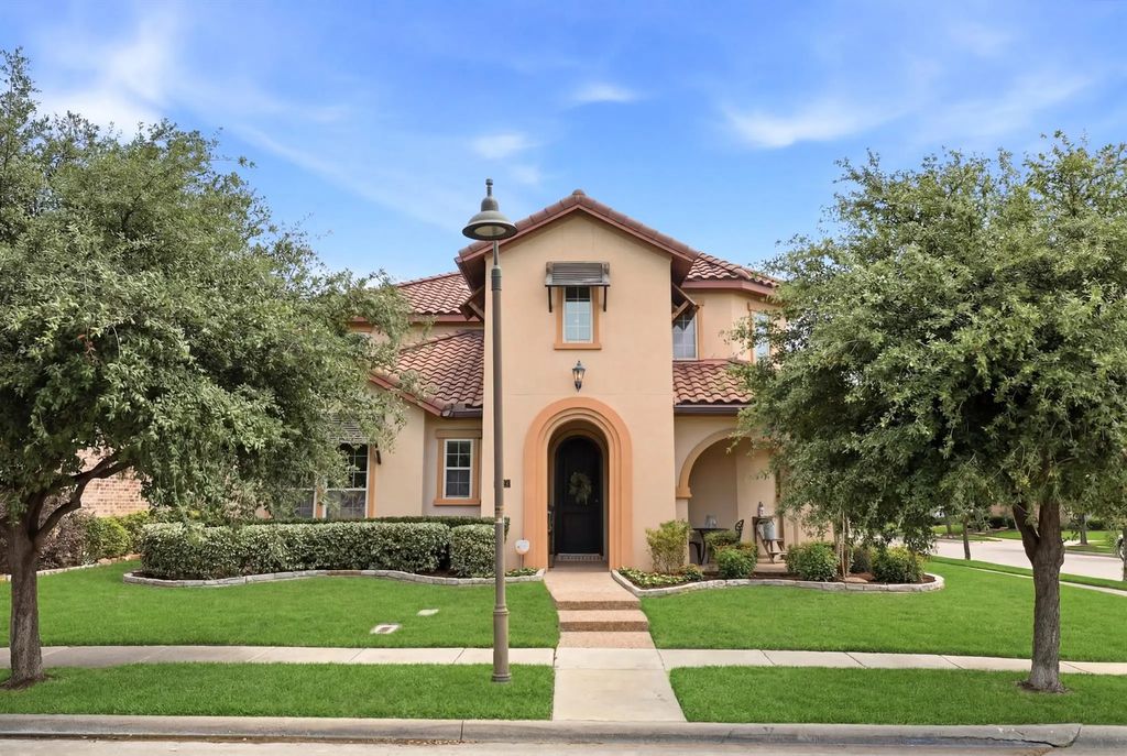 1616 Camino Lago, Irving