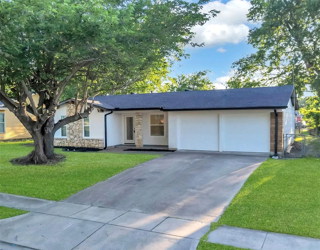 808 Hillcrest Drive, Arlington