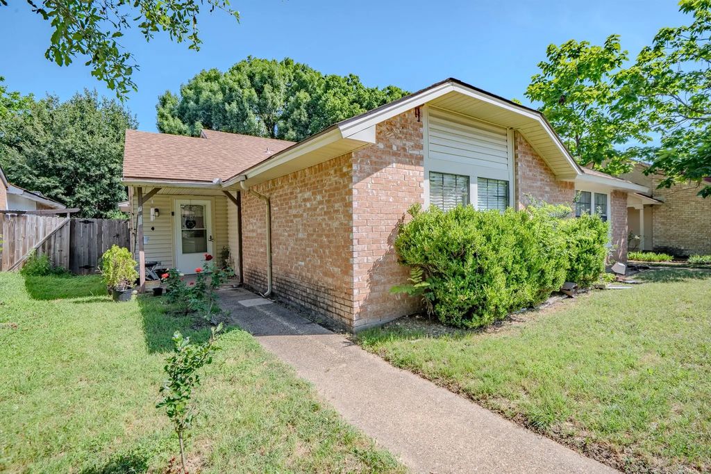 7105 Pineberry Road, Dallas