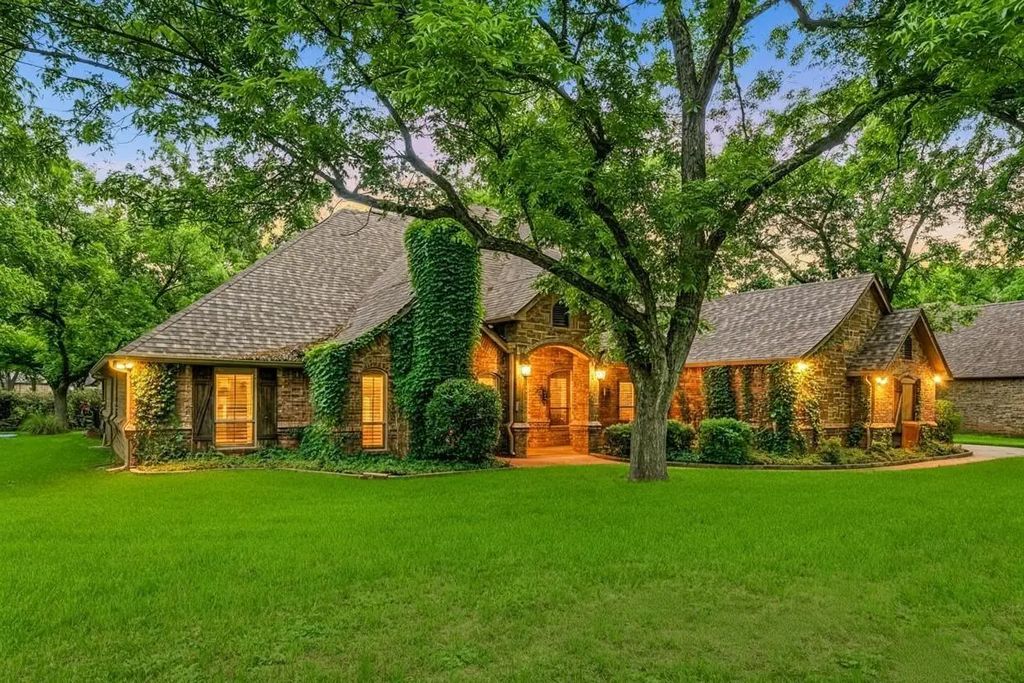 8753 S Monticello Circle, Granbury