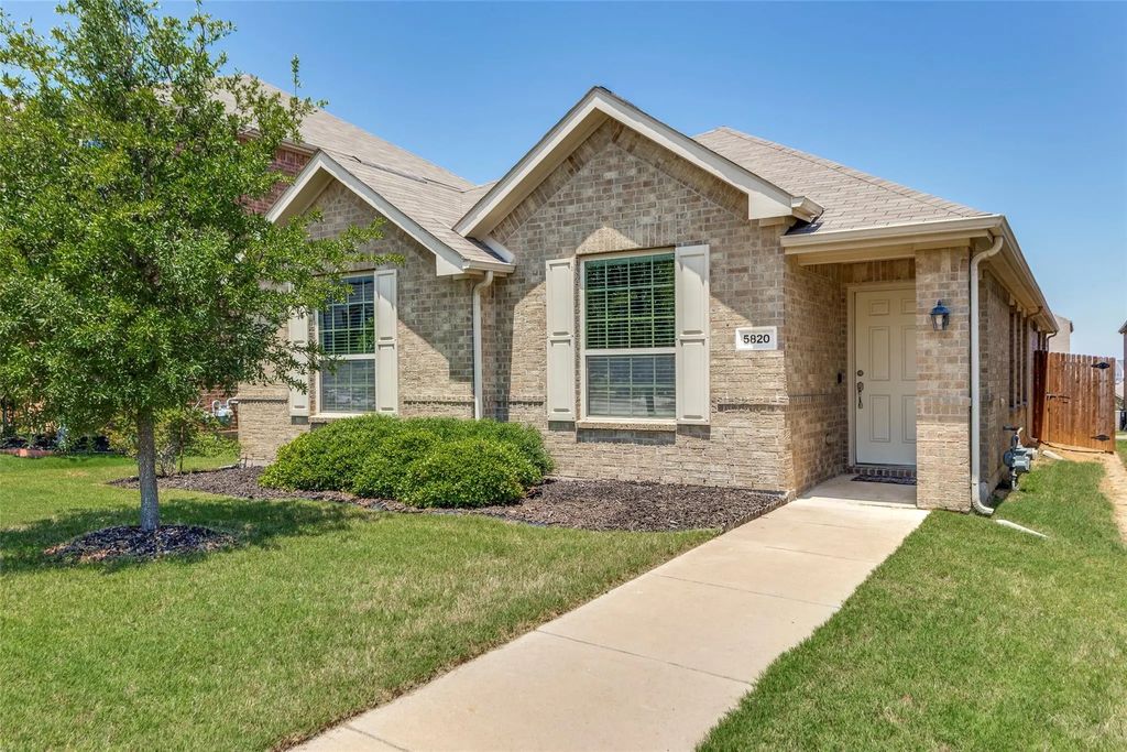 5820 Fir Tree Lane, Fort Worth