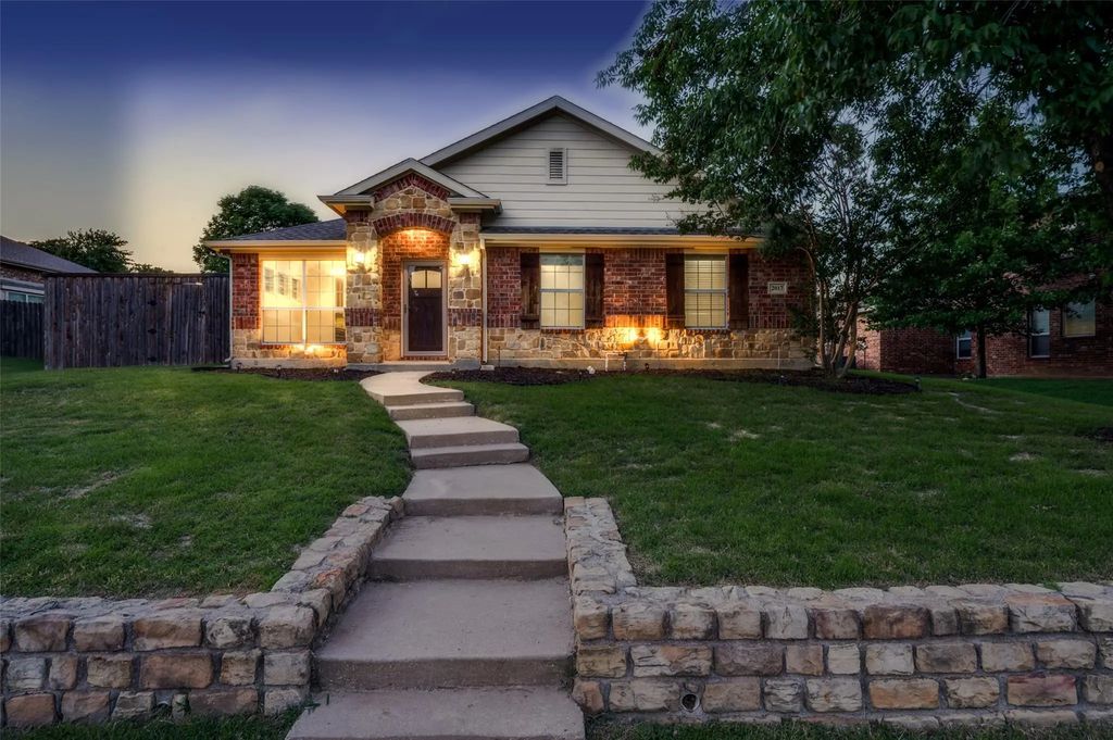 2017 Creekdale Drive, Denton