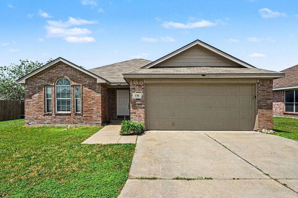 138 Kings Way Drive, Rhome