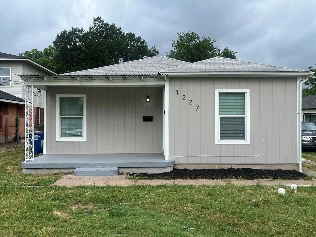 1227 S Montclair Avenue, Dallas
