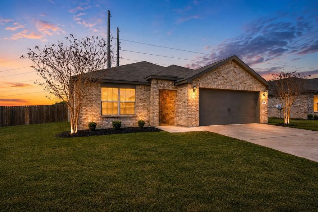 144 Barbwire Way, Newark
