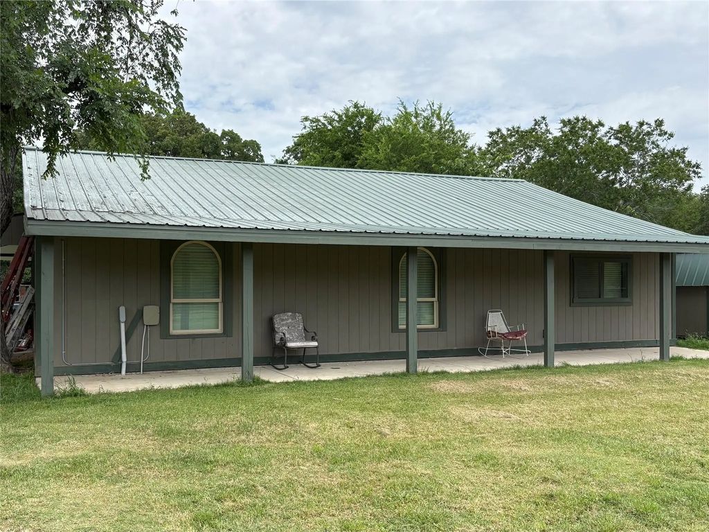 2212 County Road 4128, Cumby