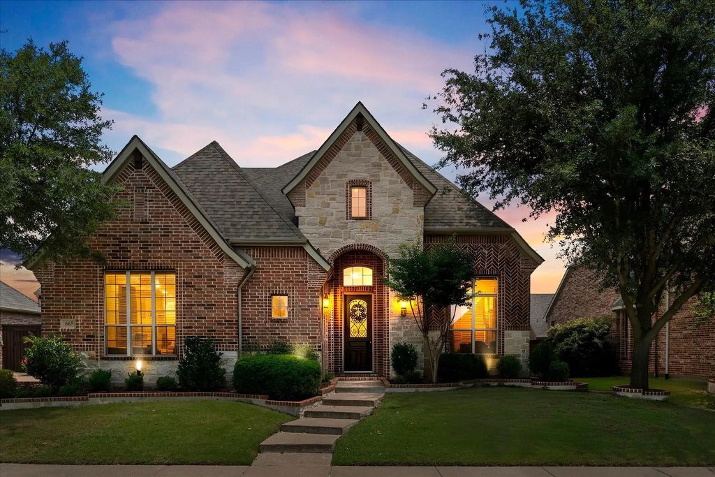 665 Featherstone Drive, Rockwall