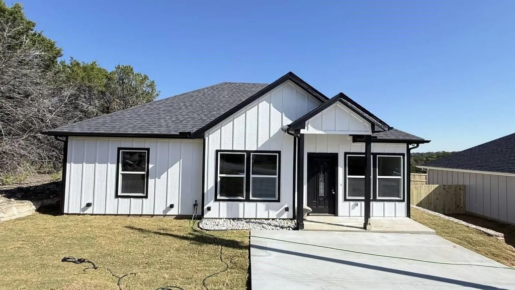 2615 Creekview Drive, Granbury