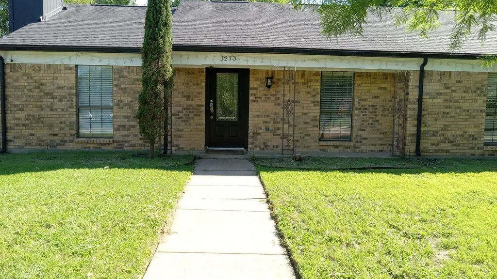 1213 Sicily Court, Garland