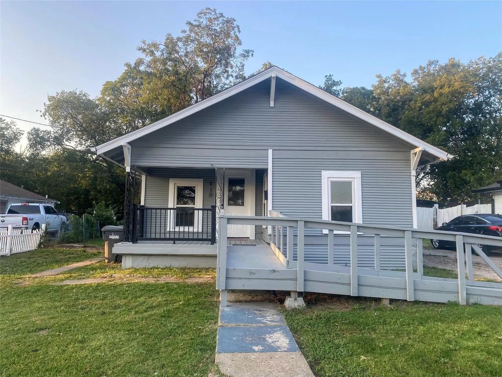 810 Greenville Road, McKinney