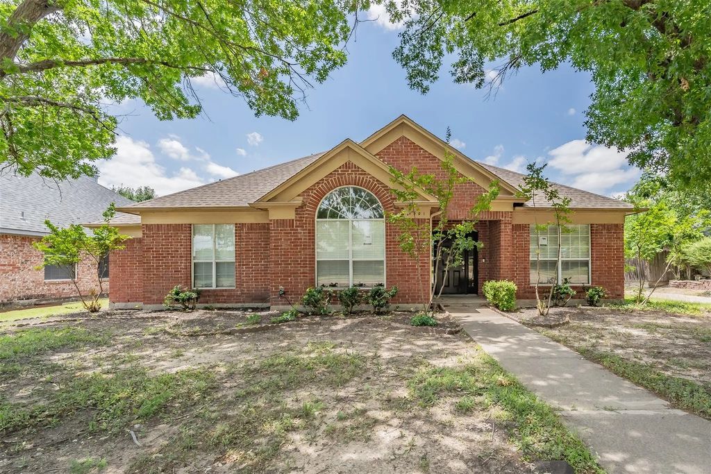 1301 Woodthorpe Drive, Mesquite