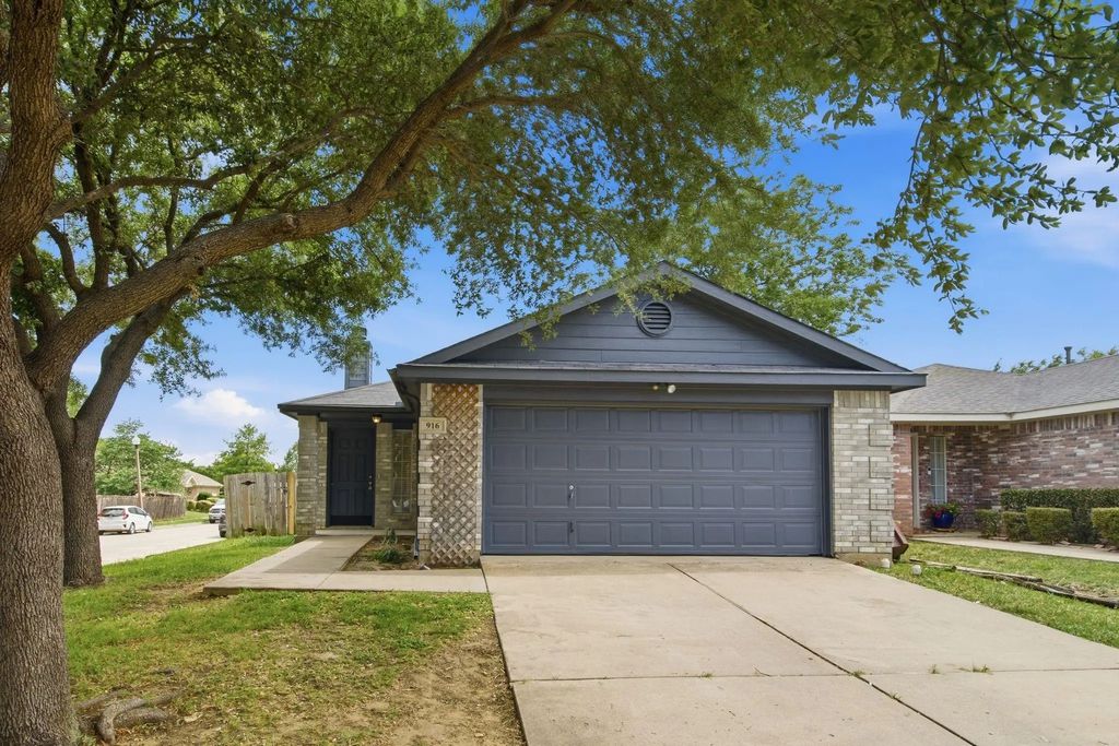 916 Savage Drive, Denton