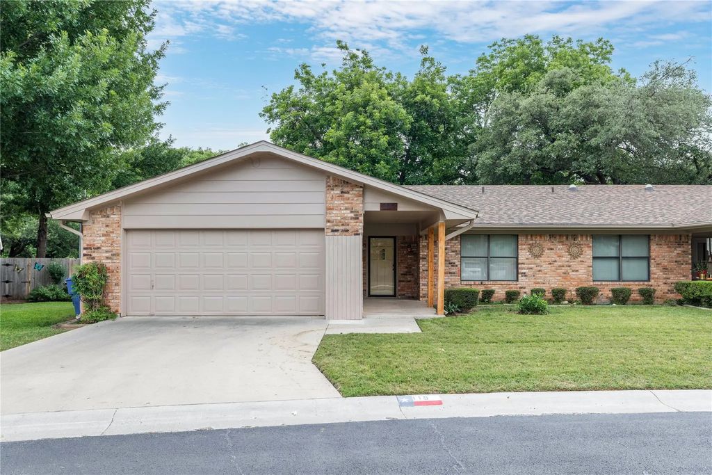 115 Azalea Drive, Brownwood