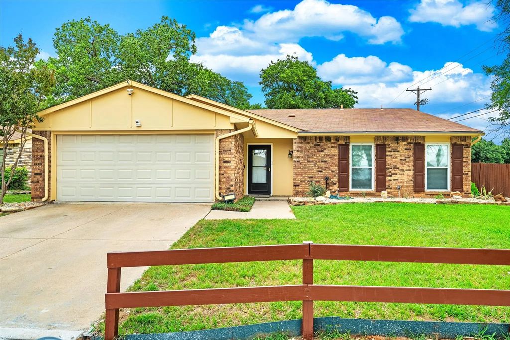 7949 Bermejo Road, Fort Worth