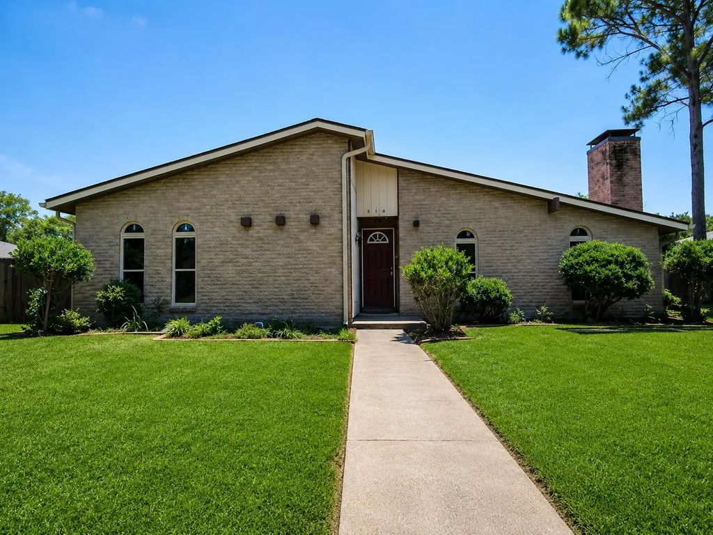 610 Apache Drive, Garland