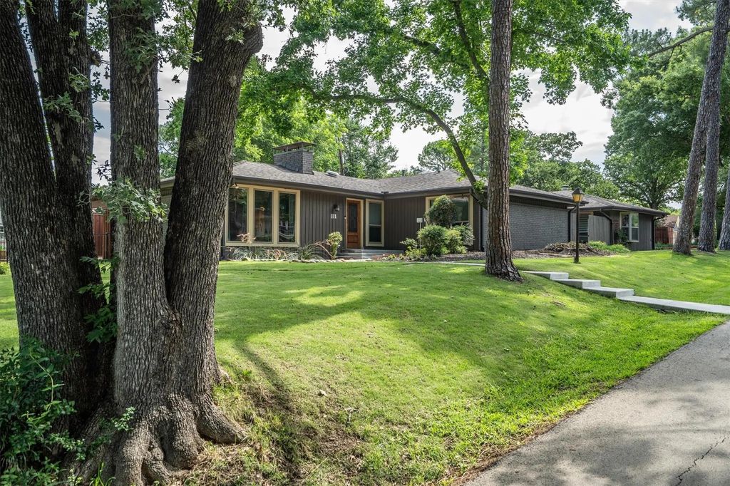 111 N Clearwater Drive, Highland Village
