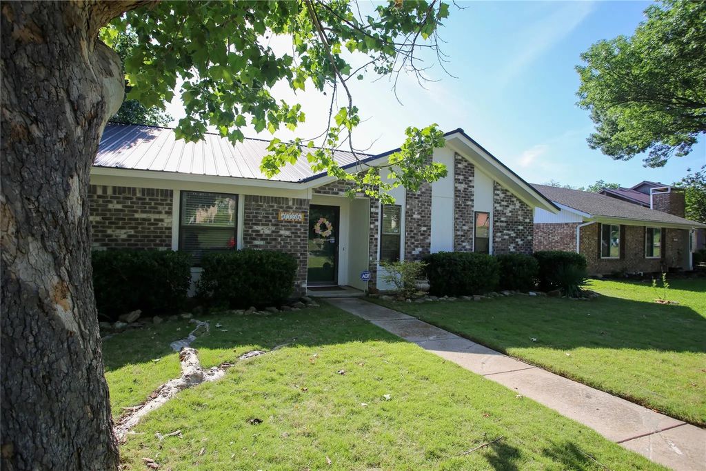 1720 Crystal Way, Plano