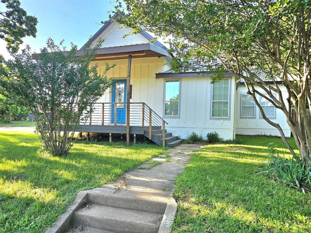 1029 W Shepherd Street, Denison