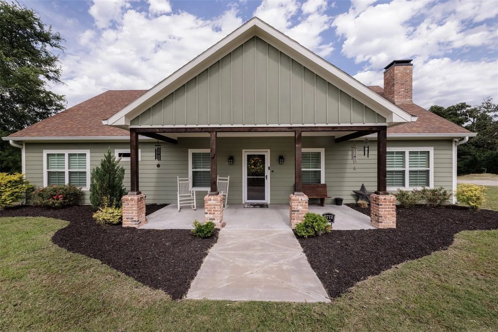 5775 Fm 2947, Quinlan