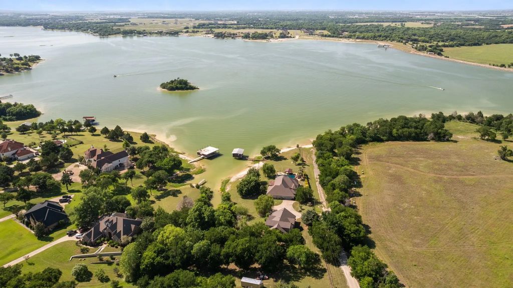 194 Old Howard Road, Waxahachie