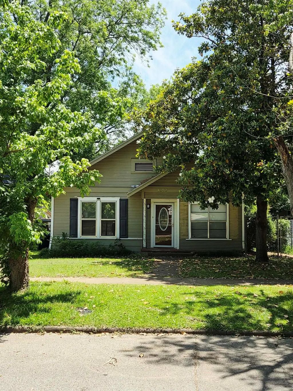 1120 W Main Street, Denison