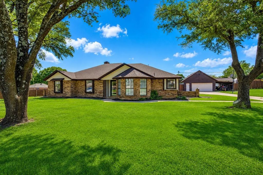 2721 N Hills Terrace, Keene