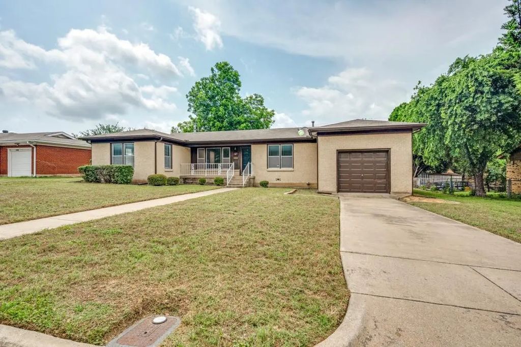 5404 Fossil Drive, Haltom City