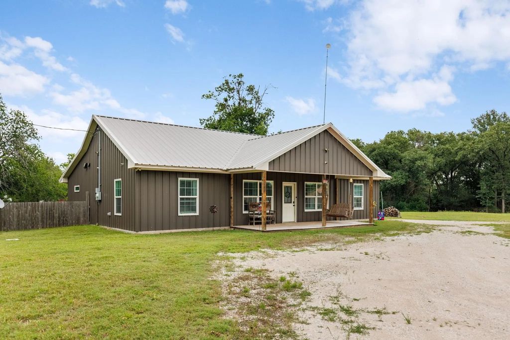 465 Frostdale Drive, Elm Mott