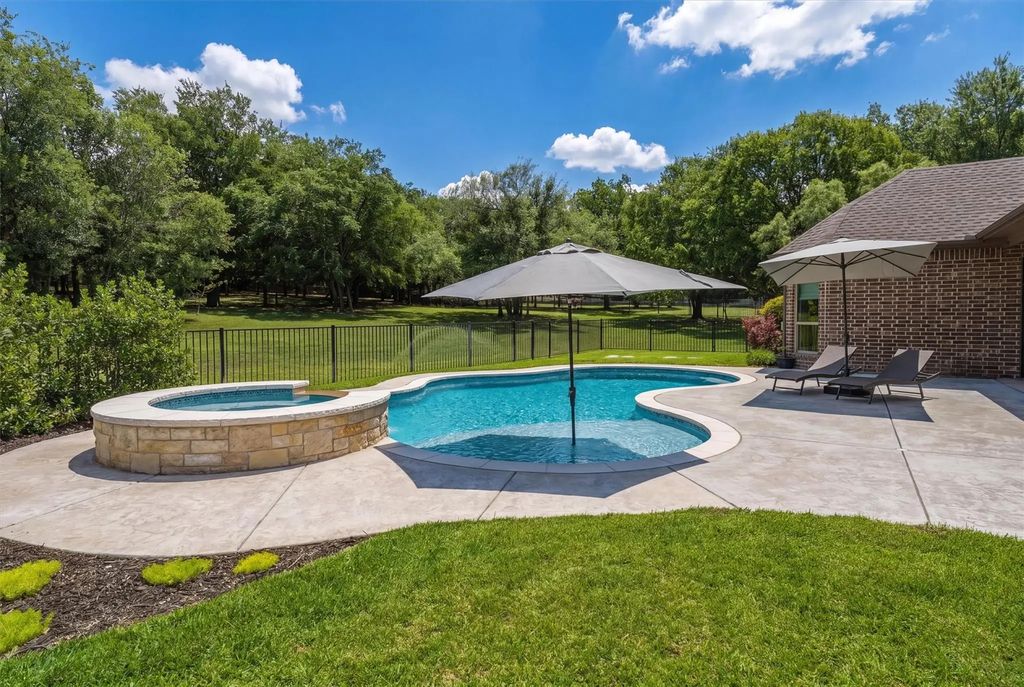 10512 Estancia Court, Fort Worth