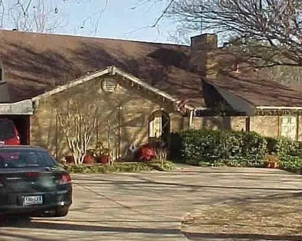 6615 Lyndon B Johnson Freeway, Dallas
