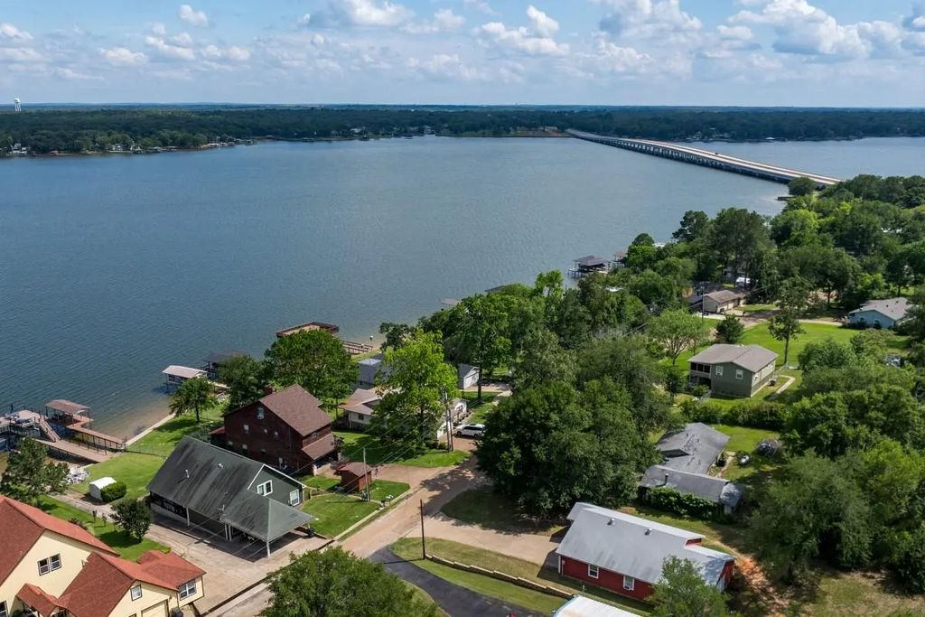 138 Pin Oak Drive, Mabank