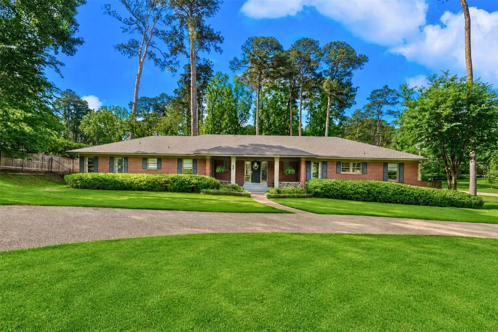 551 Sherwood Road, Shreveport