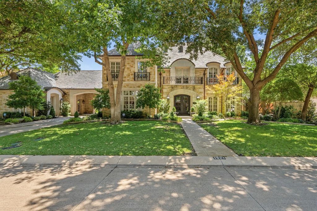 1521 Rivercrest Court, Fort Worth