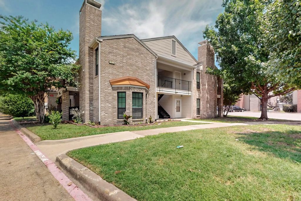 5806 Marvin Loving Drive 211, Garland