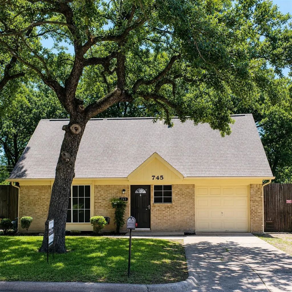745 W Cedar Street, Hurst