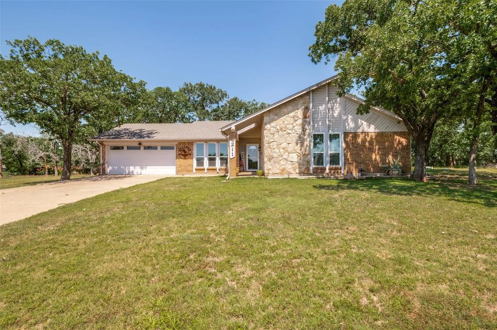 211 Willow Creek Court, Mansfield