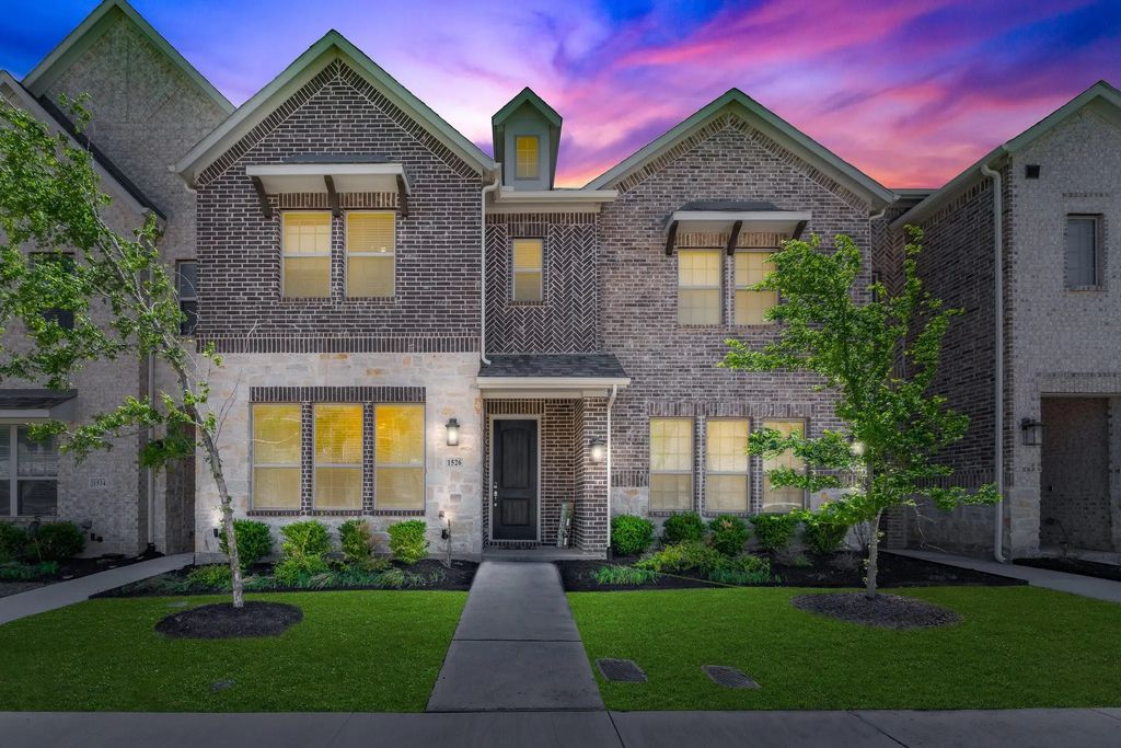 1526 Windermere Way, Farmers Branch