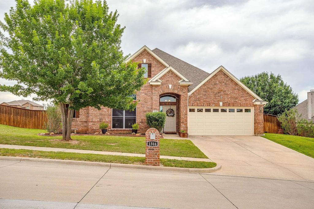 1316 Meadowlakes, Azle