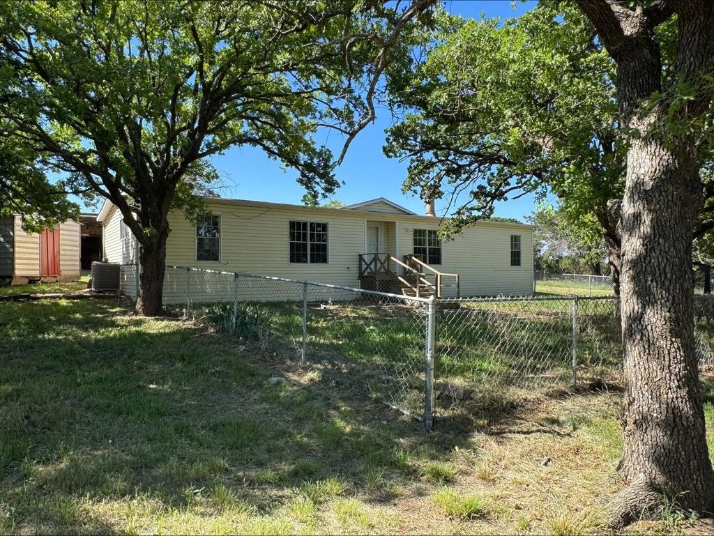 402 County Road 655, Tuscola