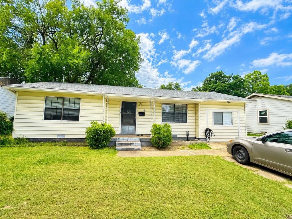 1915 English Street, Irving