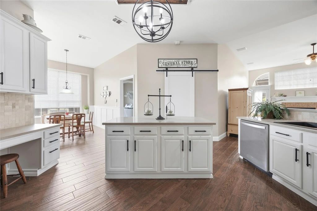 1004 Dover Heights Trail, Mansfield